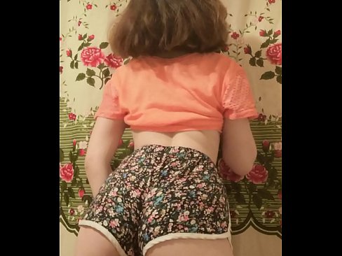 ❤️ Szexi fiatal csaj vetkőzteti le a rövidnadrágját a kamera előtt. Porno at hu.mailkassa.ru ☑